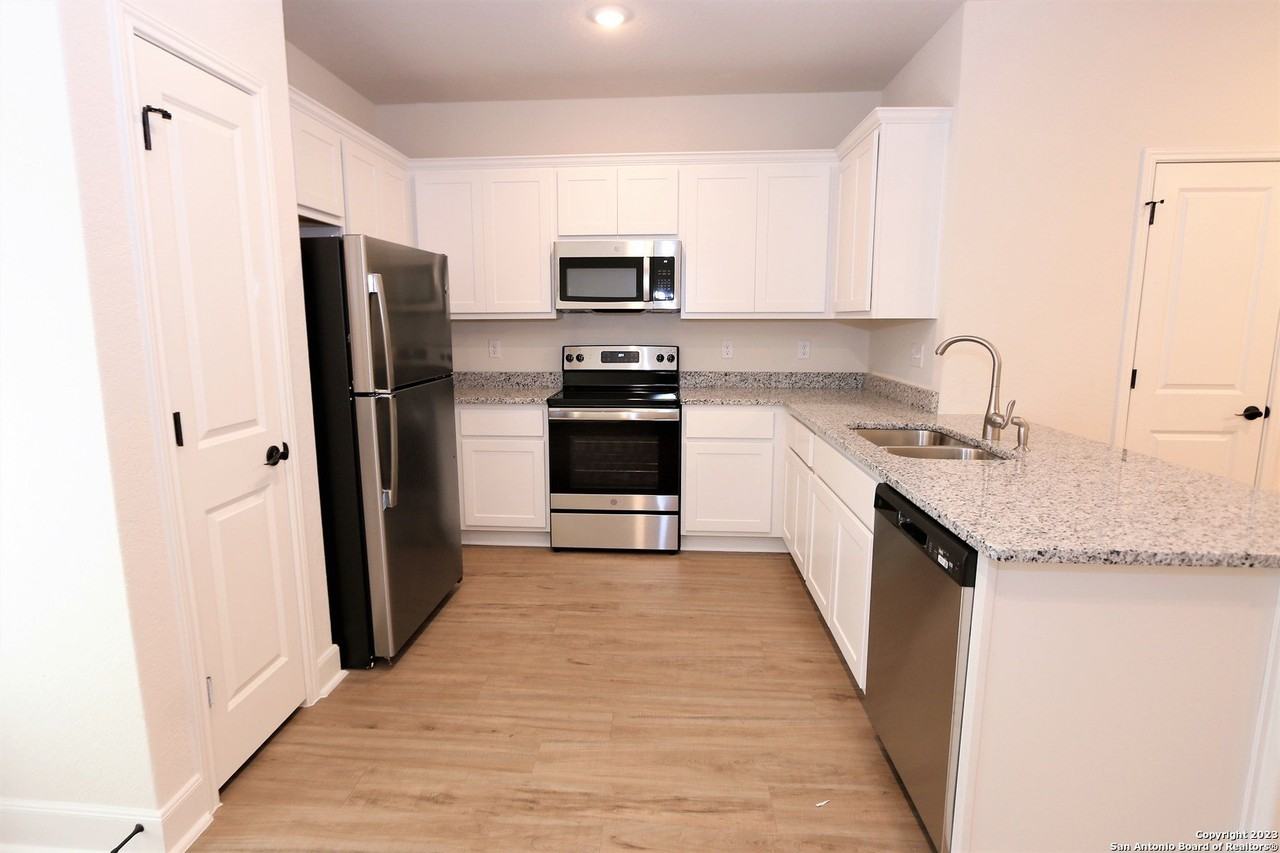 10344 Lynwood Crk #102 - Photo 3 of 15