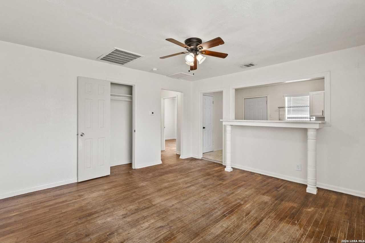 759 Avondale Ave - Photo 5 of 18