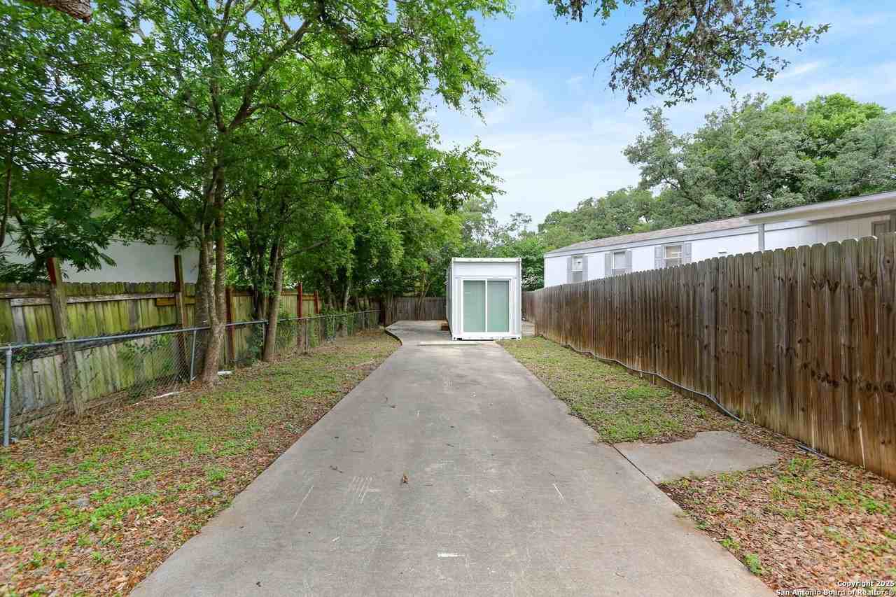 25211 Aue Rd #B - Photo 3 of 13
