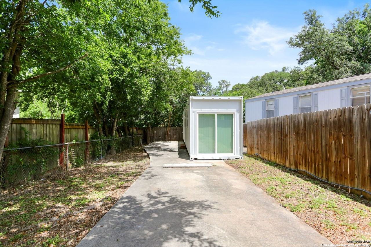 25211 Aue Rd #B - Photo 4 of 13