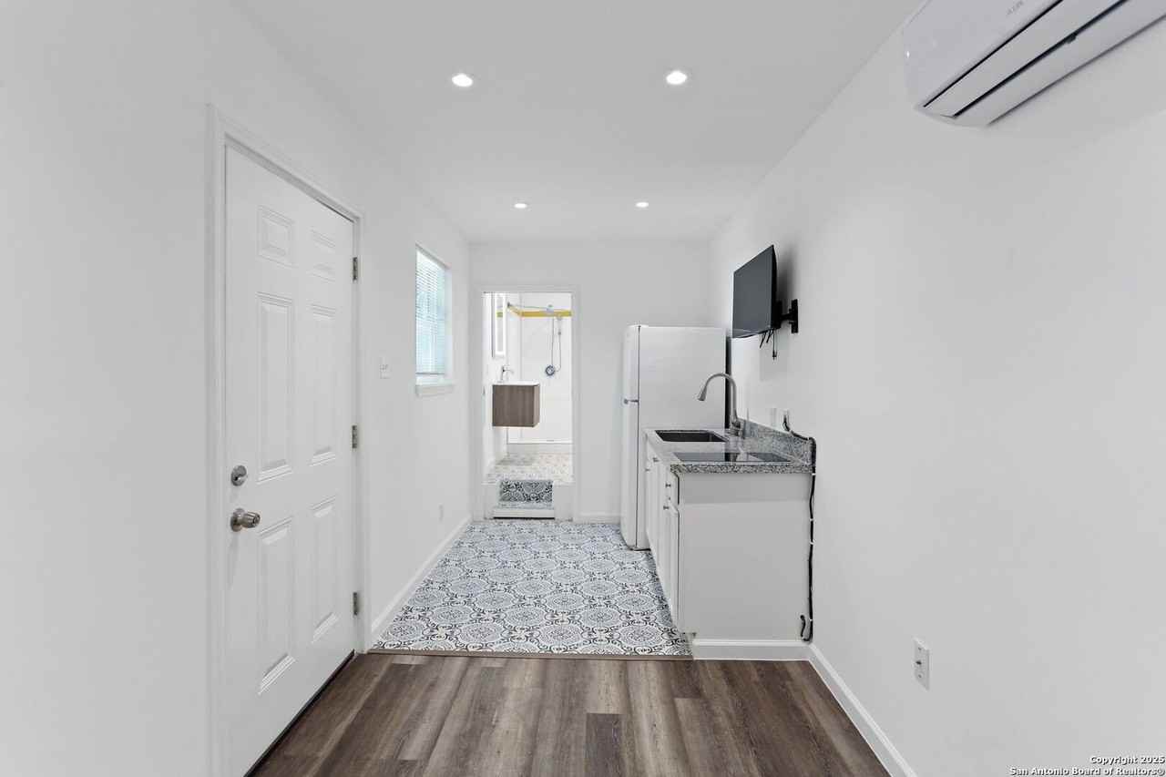 25211 Aue Rd #B - Photo 5 of 13