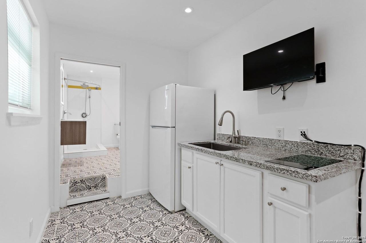 25211 Aue Rd #B - Photo 6 of 13