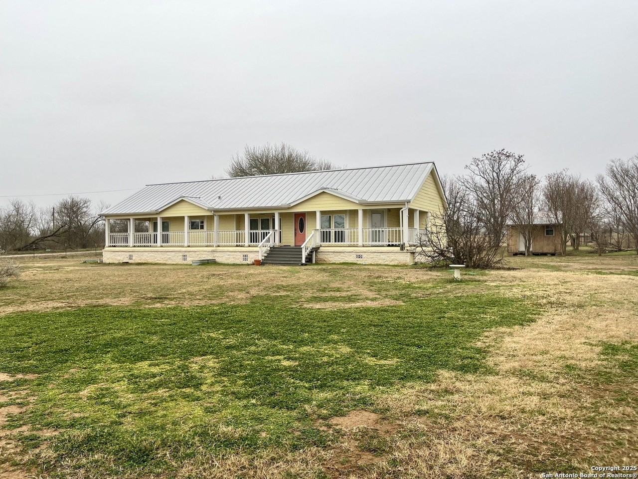 298 Haley Ln - Photo 4 of 40