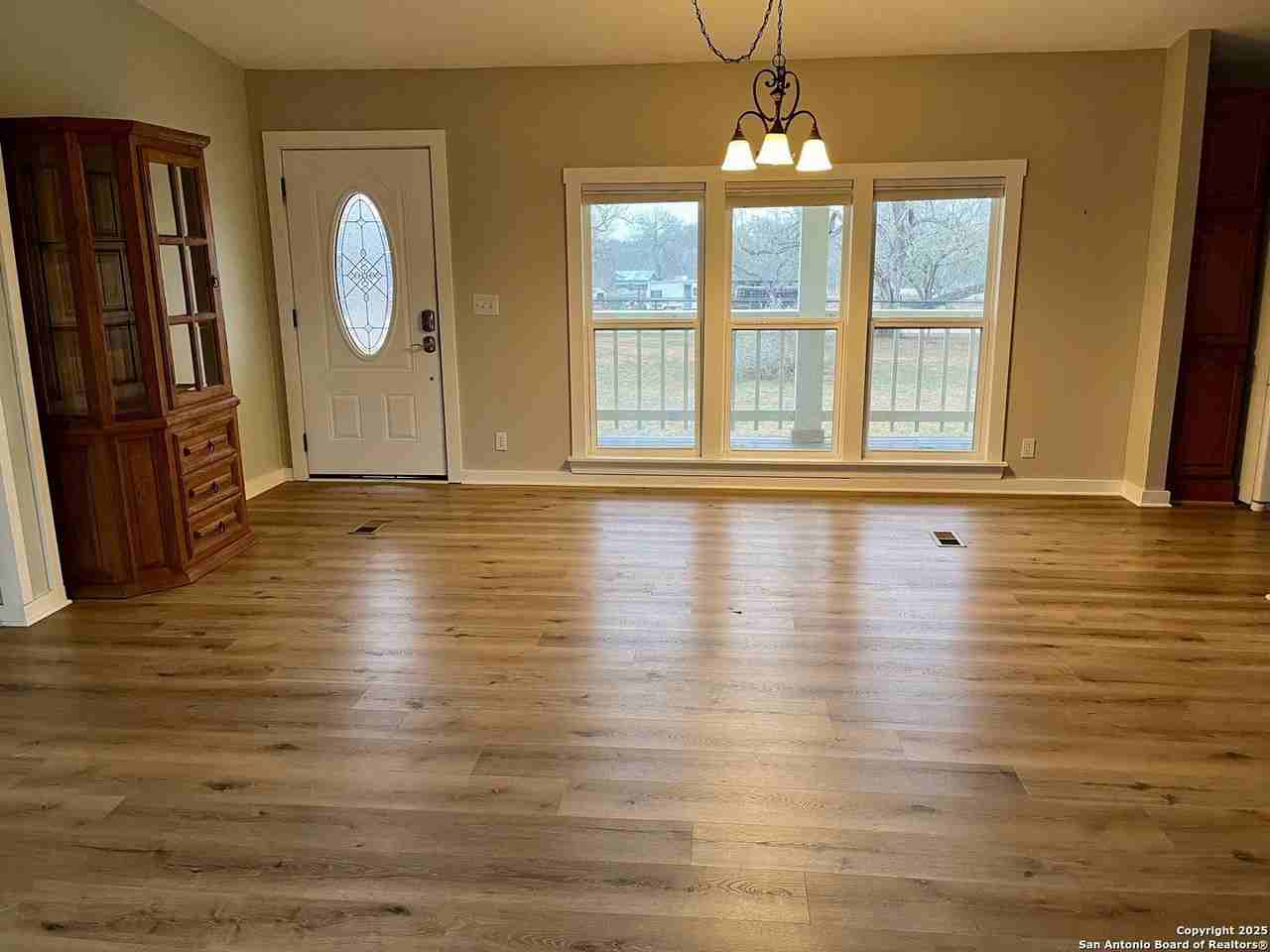 298 Haley Ln - Photo 6 of 40