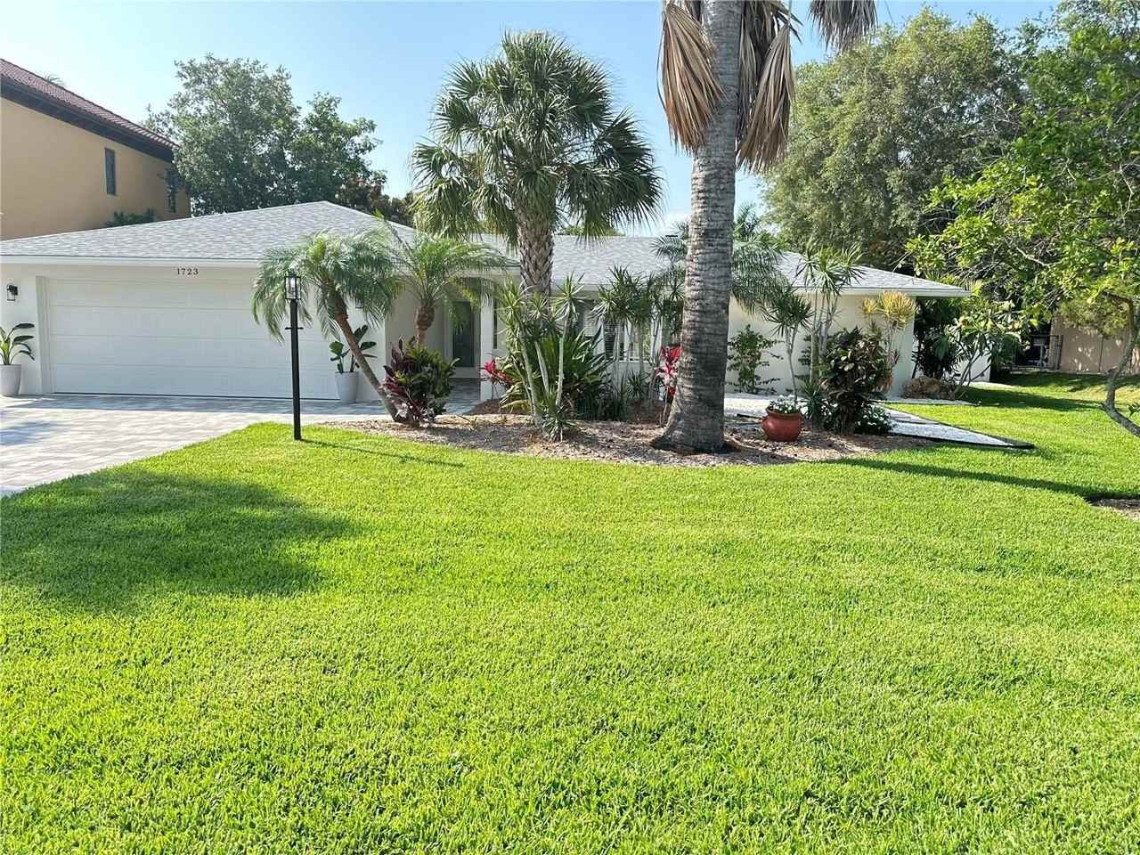 1723 Stanford Ln - Photo 2 of 50