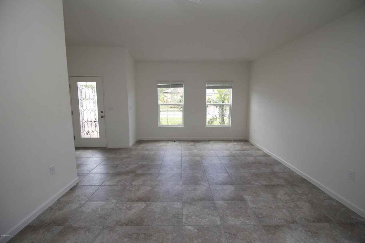 561 Dillard Dr Se - Photo 2 of 20