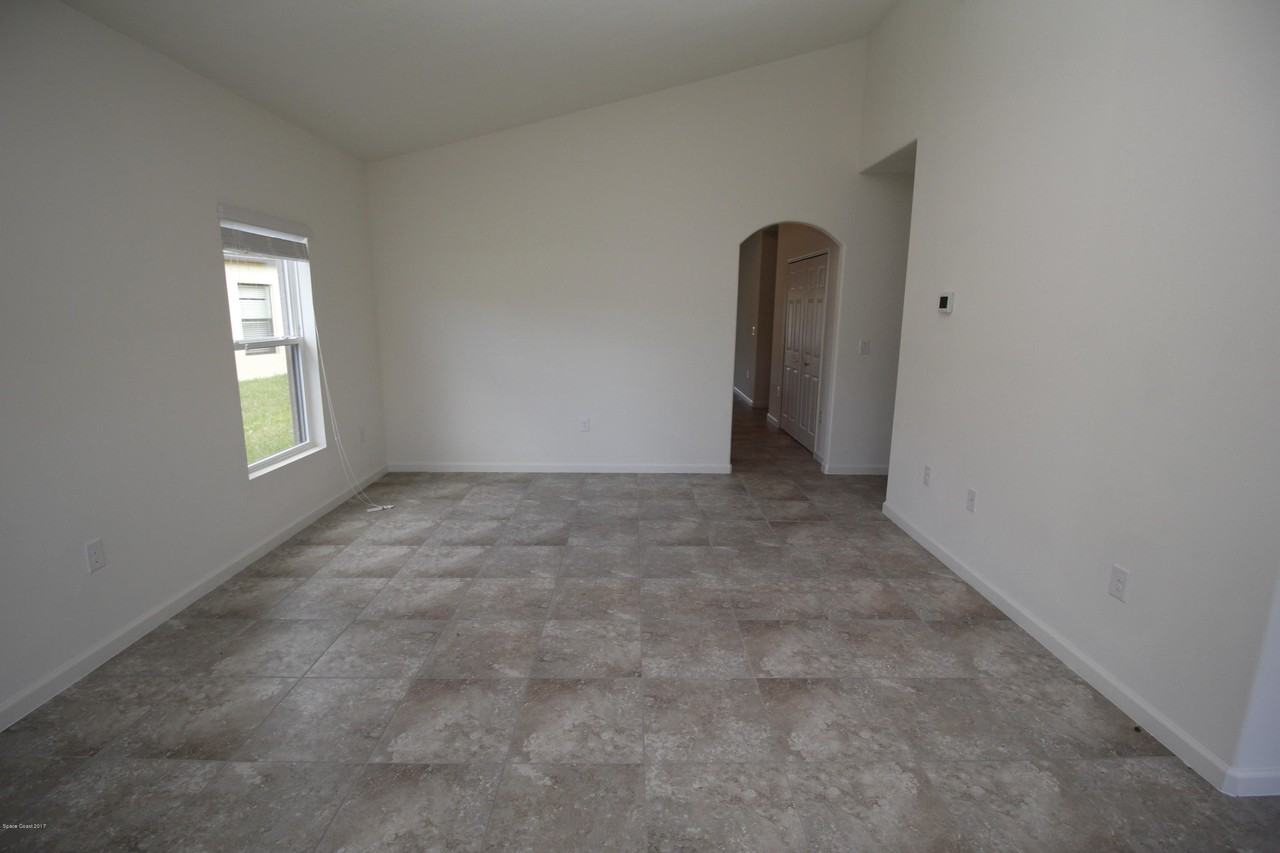 561 Dillard Dr Se - Photo 3 of 20