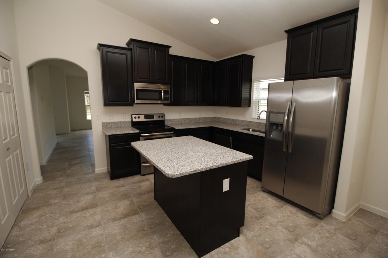 561 Dillard Dr Se - Photo 4 of 20