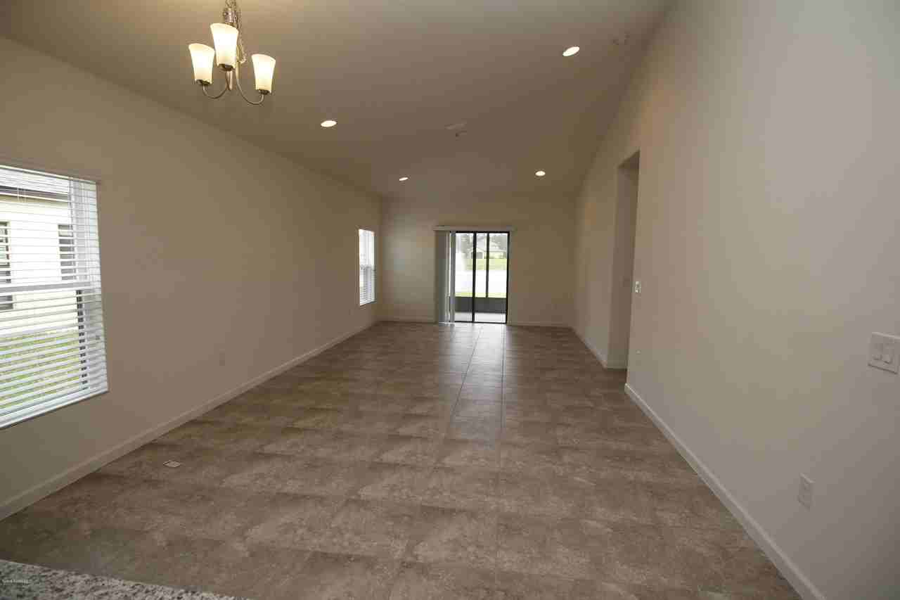 561 Dillard Dr Se - Photo 5 of 20