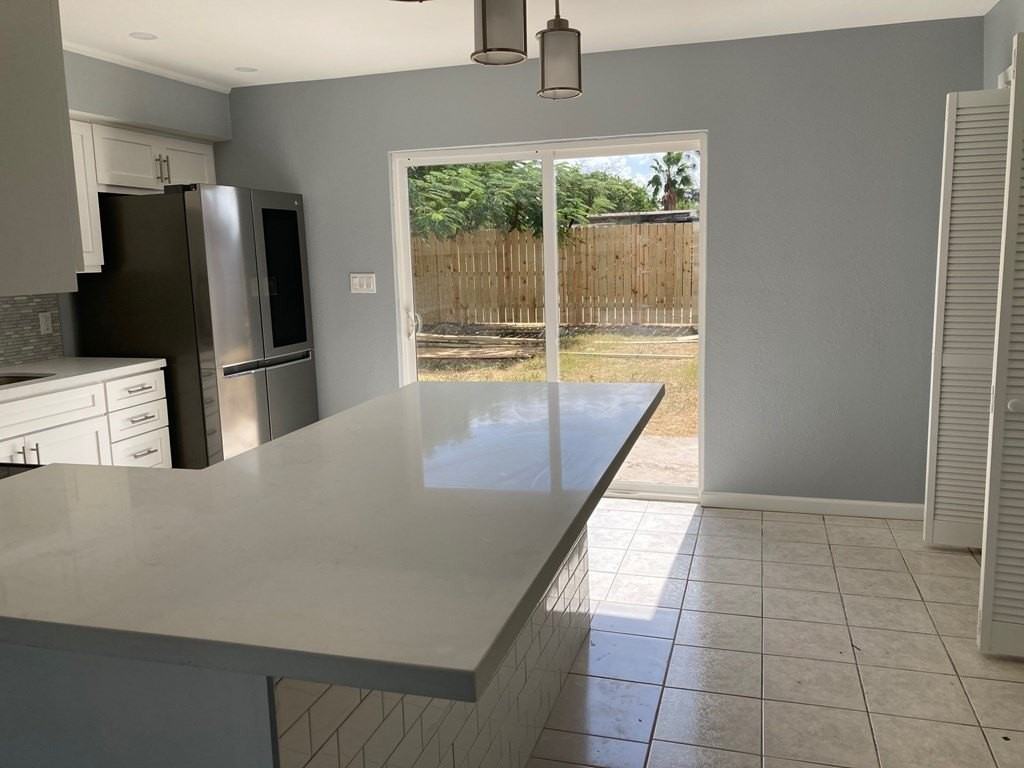 1657 N Shore Dr - Photo 3 of 15