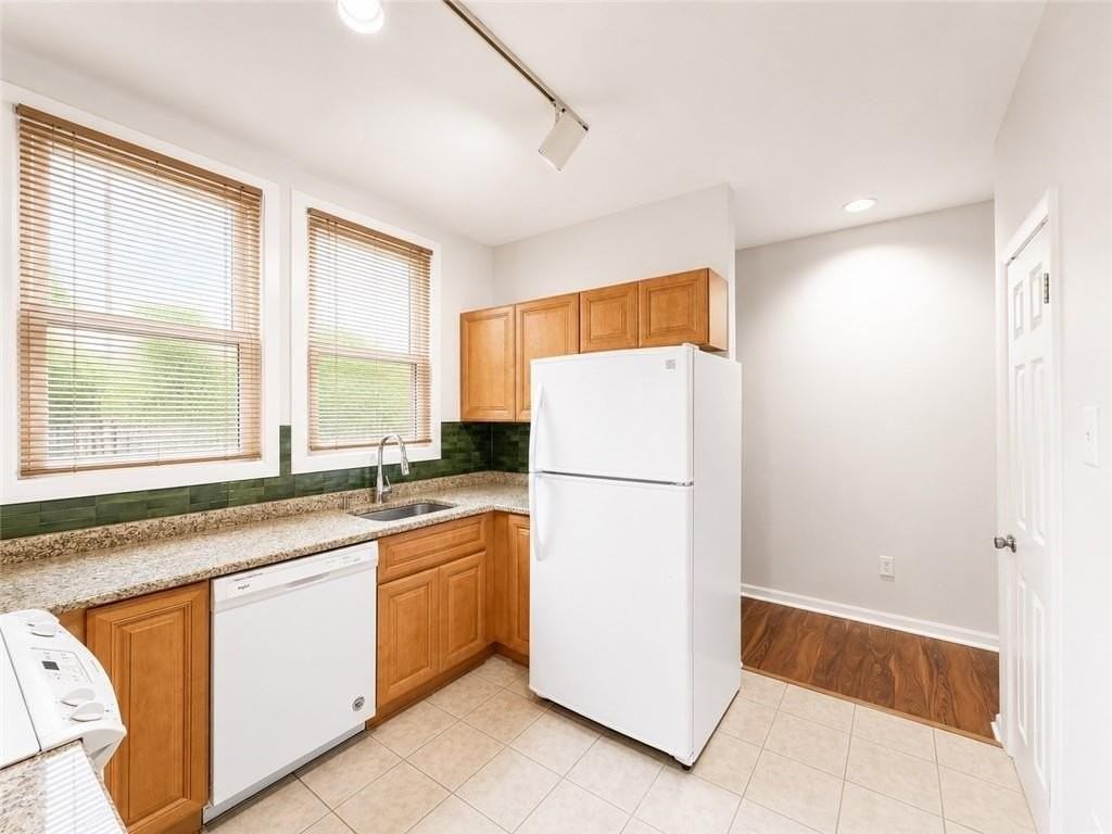 8 Slocum St #9 - Photo 4 of 13