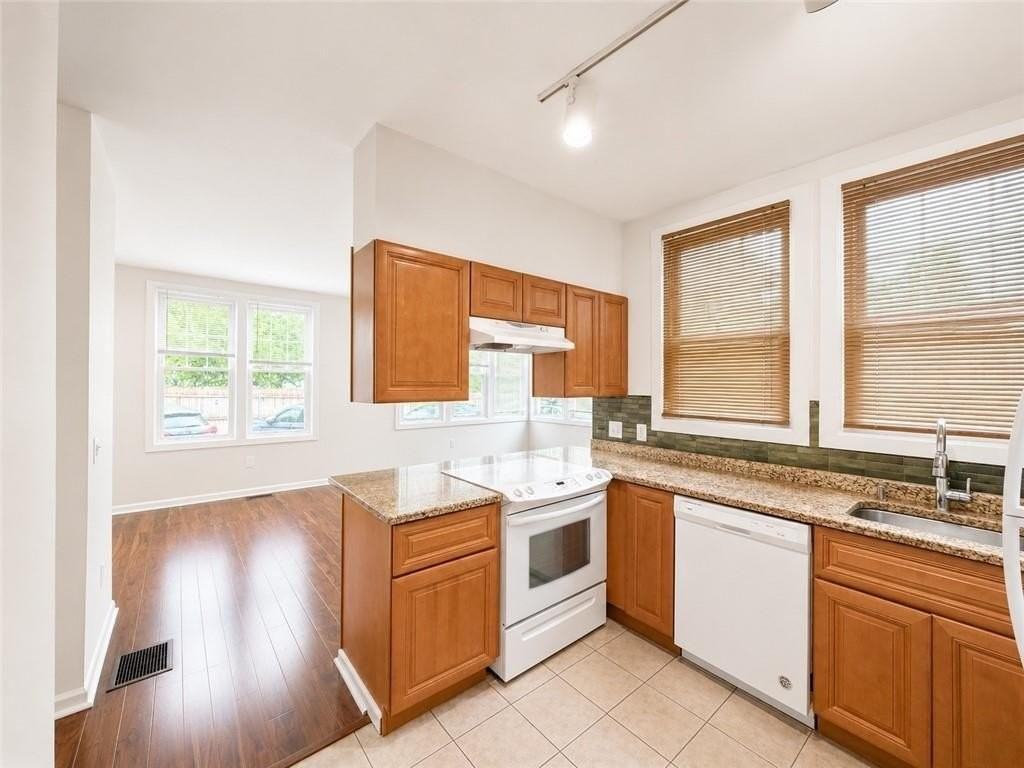 8 Slocum St #9 - Photo 5 of 13