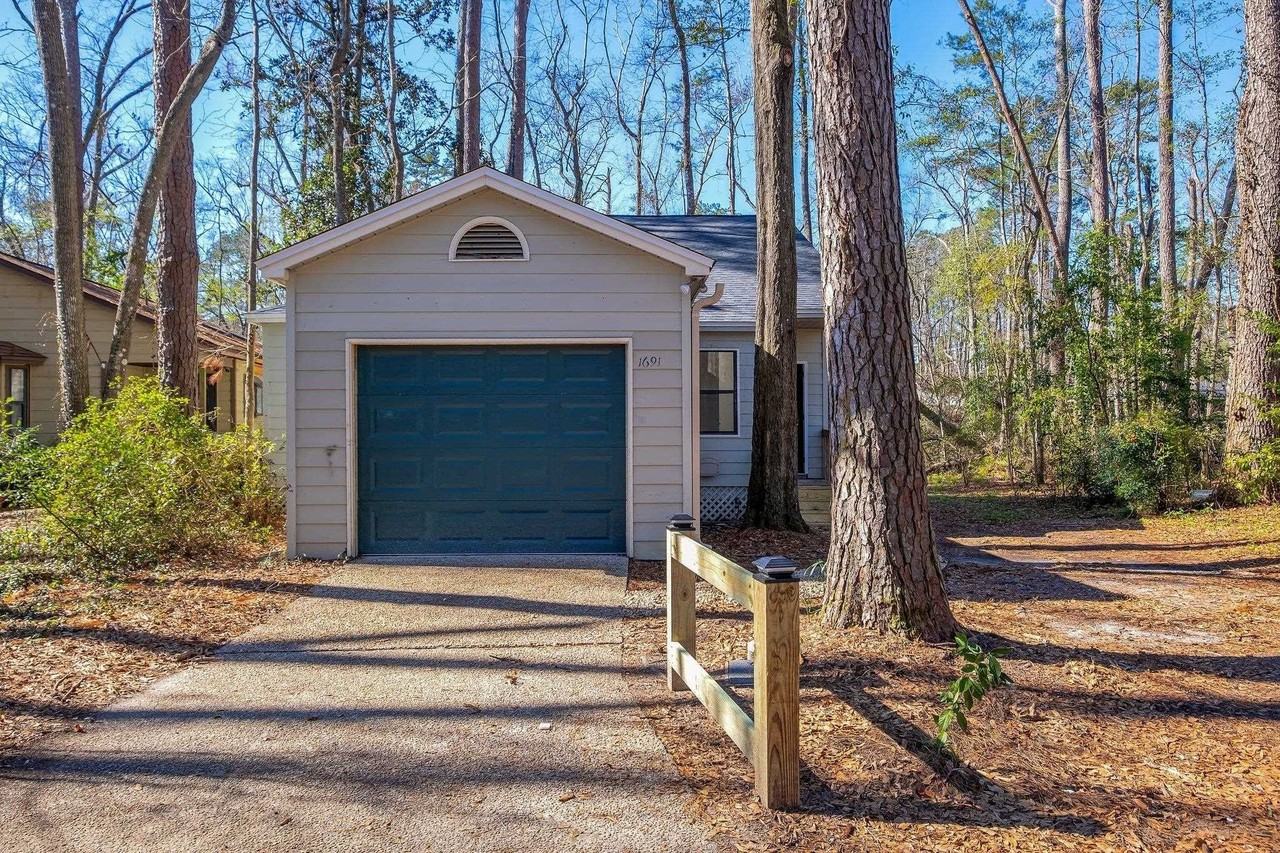 1691 Silverwood Dr - Photo 2 of 26