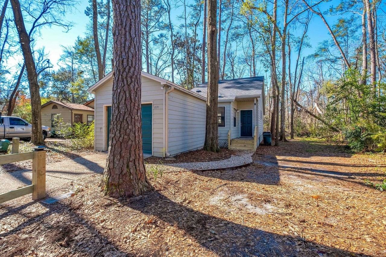 1691 Silverwood Dr - Photo 3 of 26