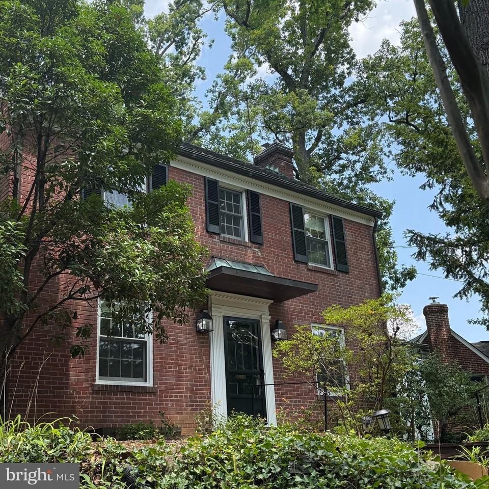 3121 Quebec Pl Nw - Photo 2 of 30