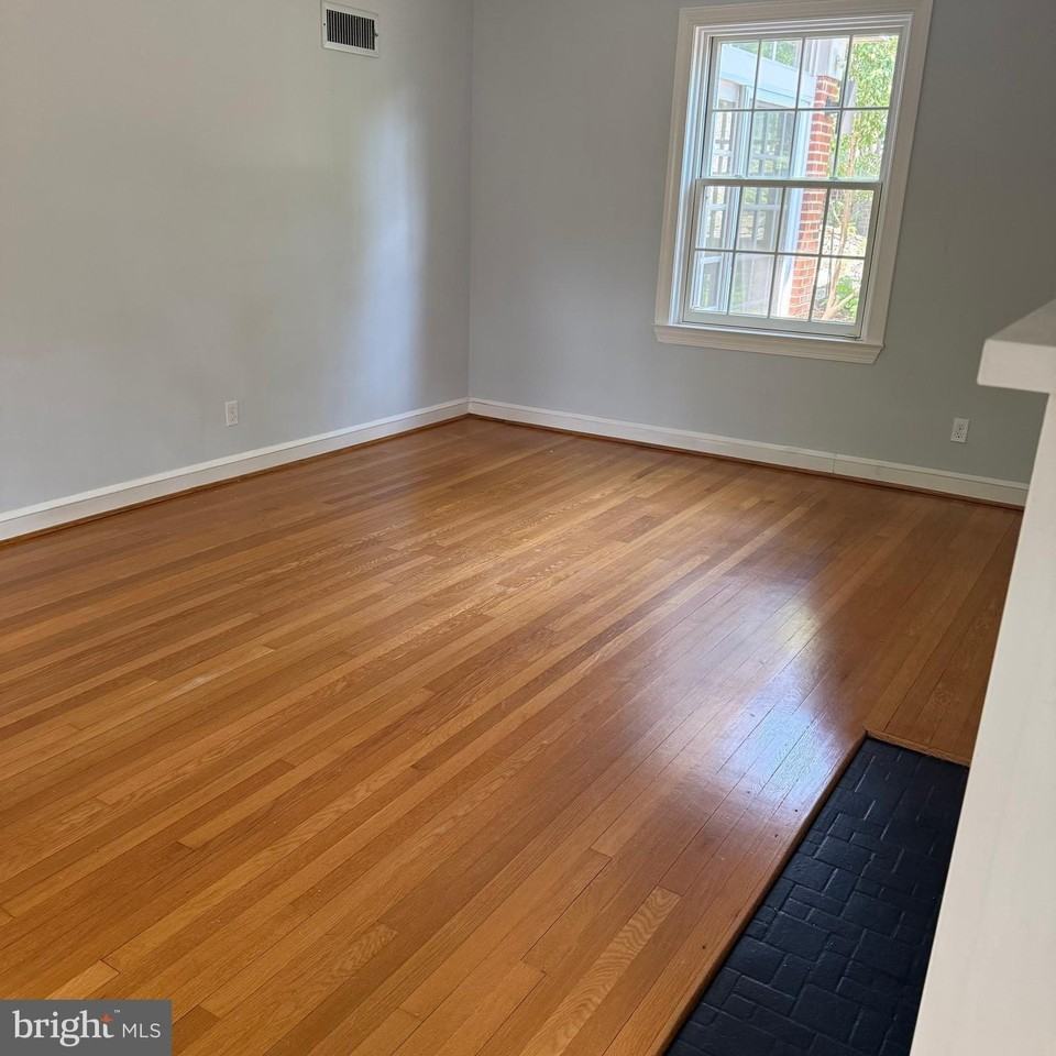 3121 Quebec Pl Nw - Photo 6 of 30