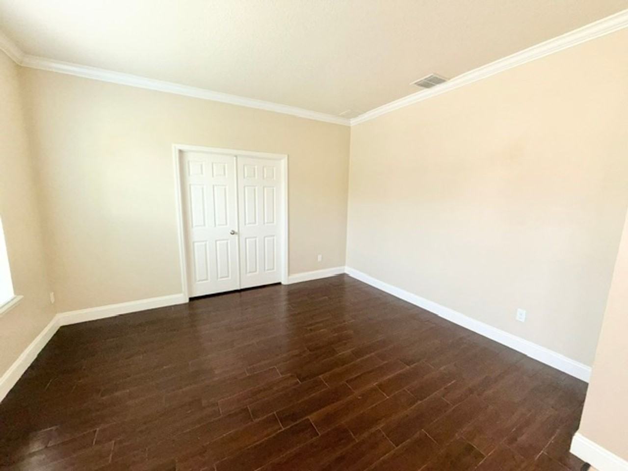 2103 Candlenut Cir - Photo 4 of 36