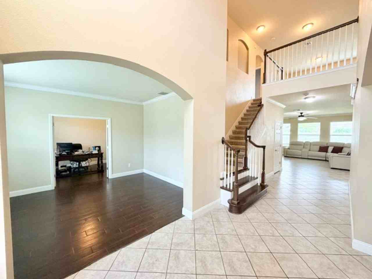 2103 Candlenut Cir - Photo 6 of 36