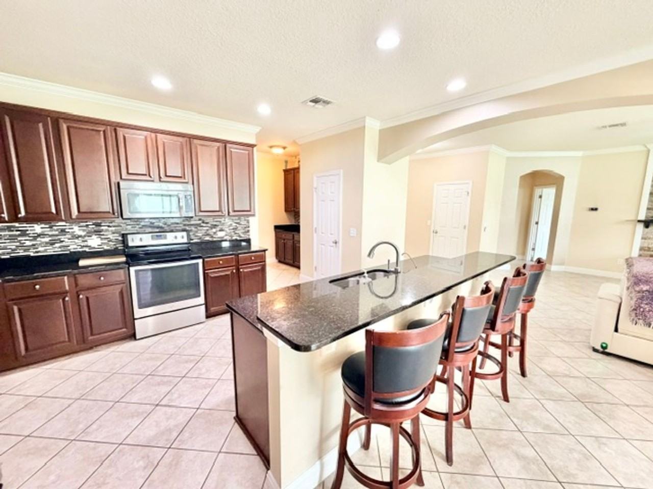 2103 Candlenut Cir - Photo 7 of 36