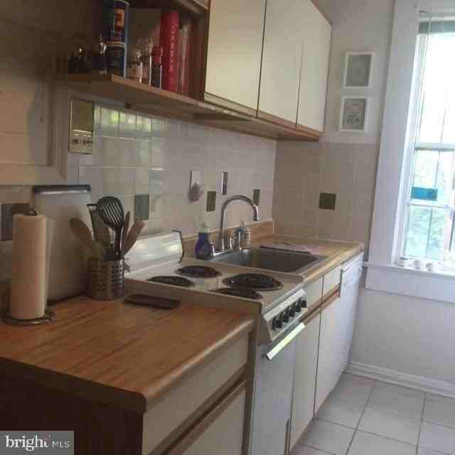 1456 Corcoran St Nw #2 - Photo 4 of 11