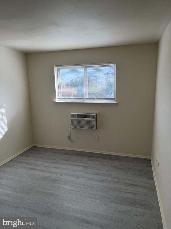 539 Homestead Rd Apt B - Photo 5 of 7
