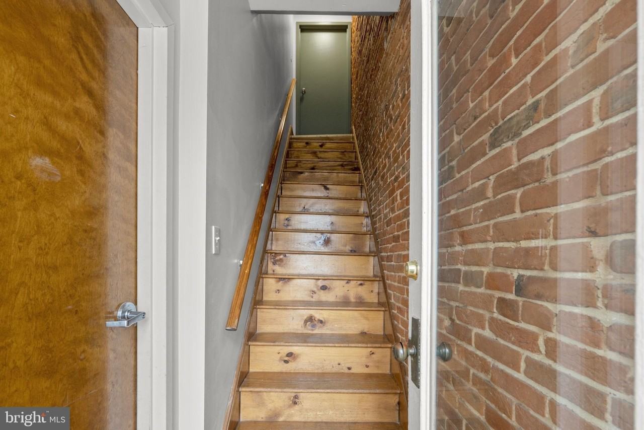 1305 Light St #2ndFL - Photo 3 of 35