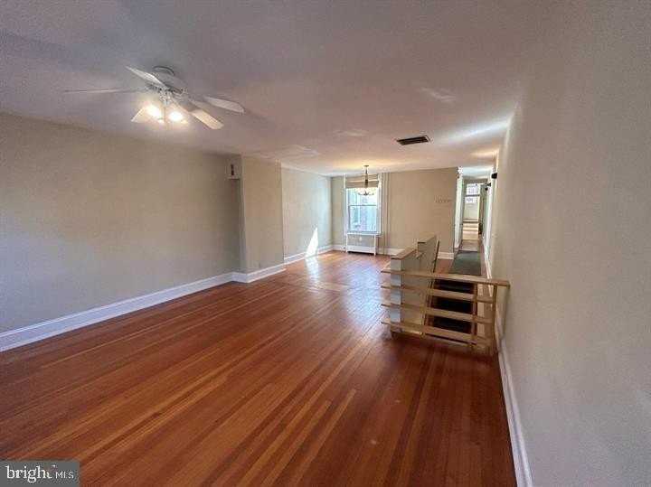 105 E West St #B - Photo 5 of 35