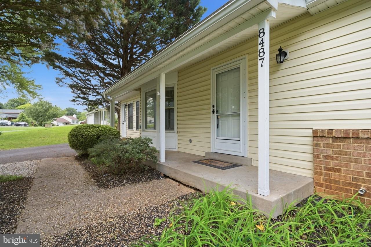 8487 Inspiration Ave - Photo 4 of 50
