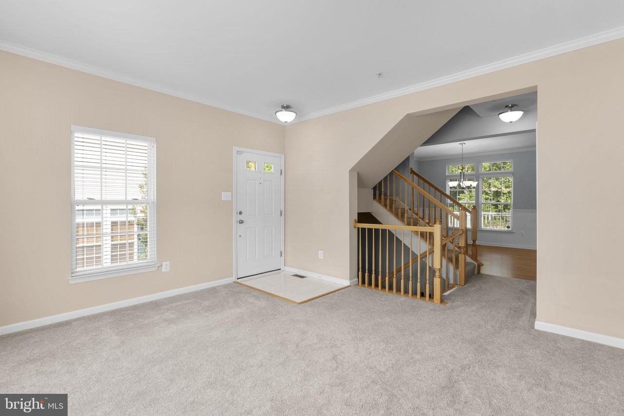 6381 Stockbridge Overlook Ct - Photo 5 of 45