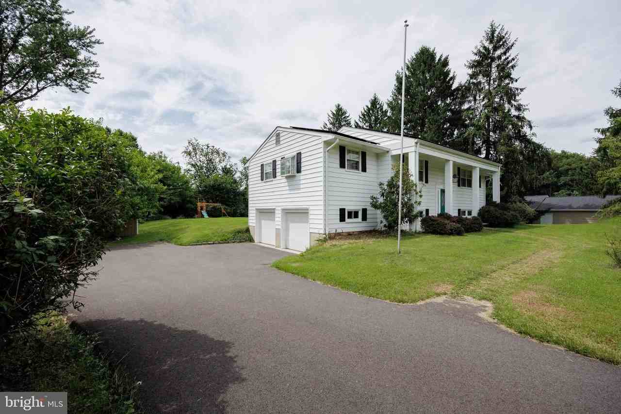 3106 Hearthstone Rd - Photo 3 of 40