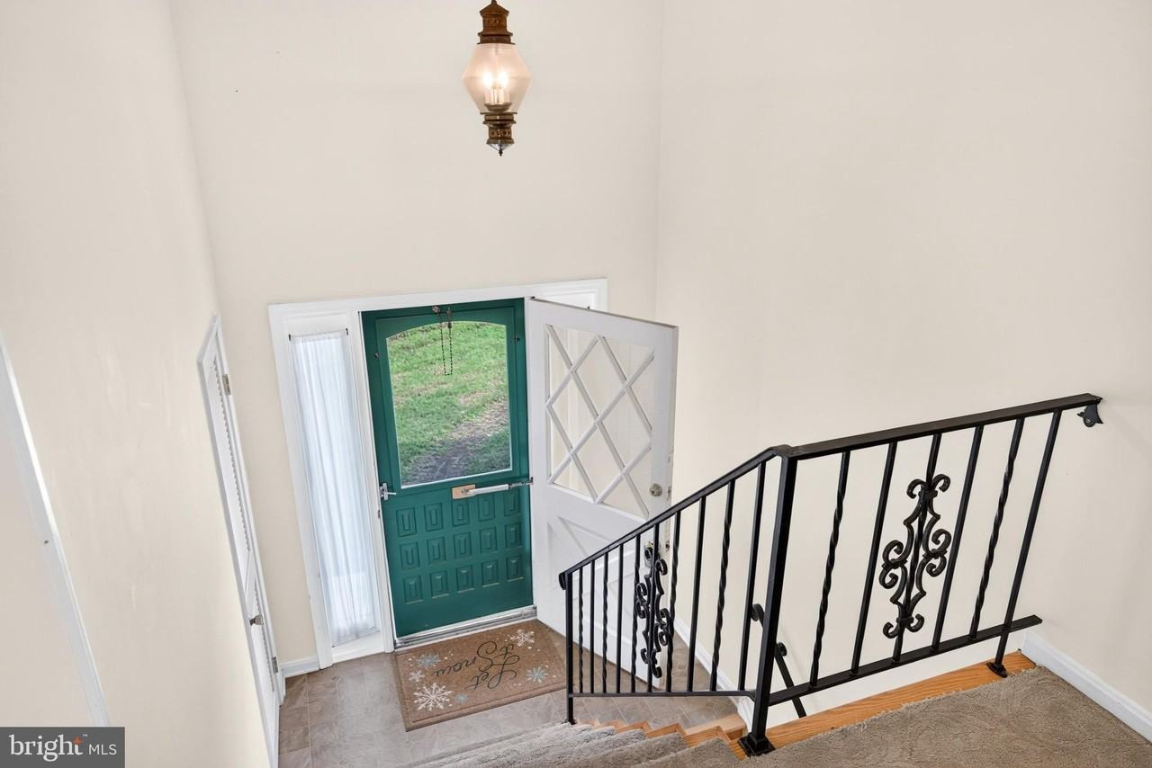 3106 Hearthstone Rd - Photo 5 of 40