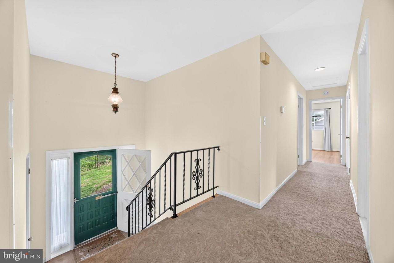 3106 Hearthstone Rd - Photo 6 of 40