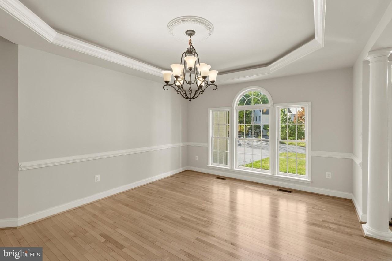9724 Centennial Meadows Ln - Photo 5 of 36