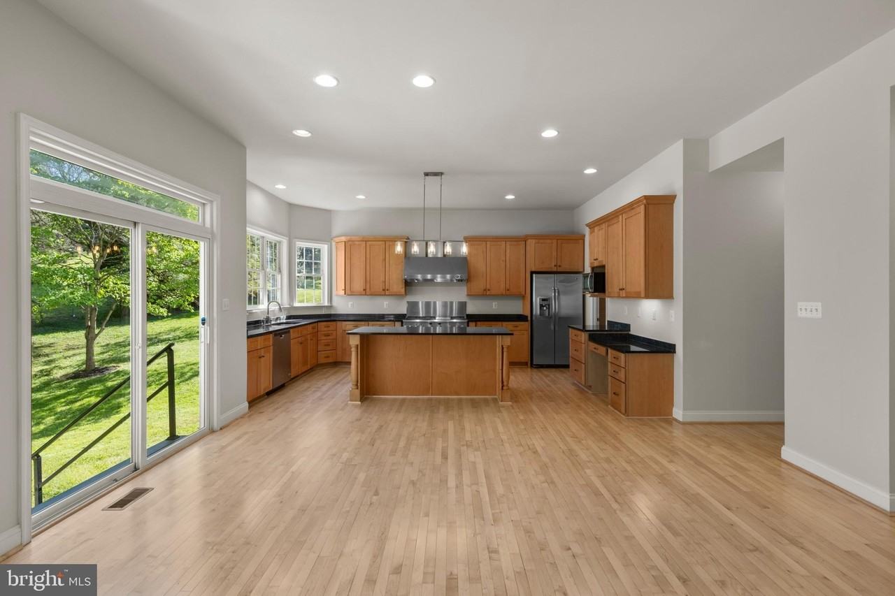 9724 Centennial Meadows Ln - Photo 6 of 36