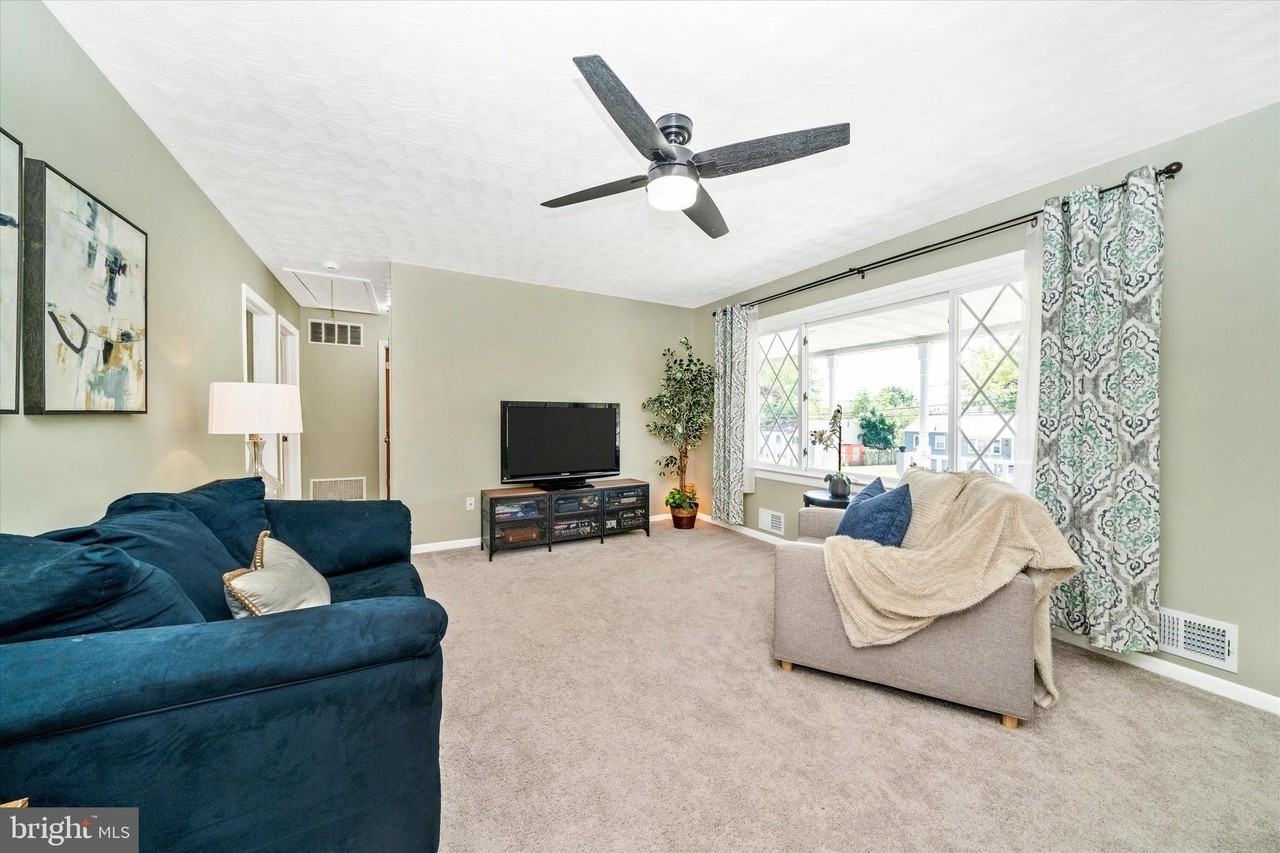 8409 Woodward St - Photo 4 of 50