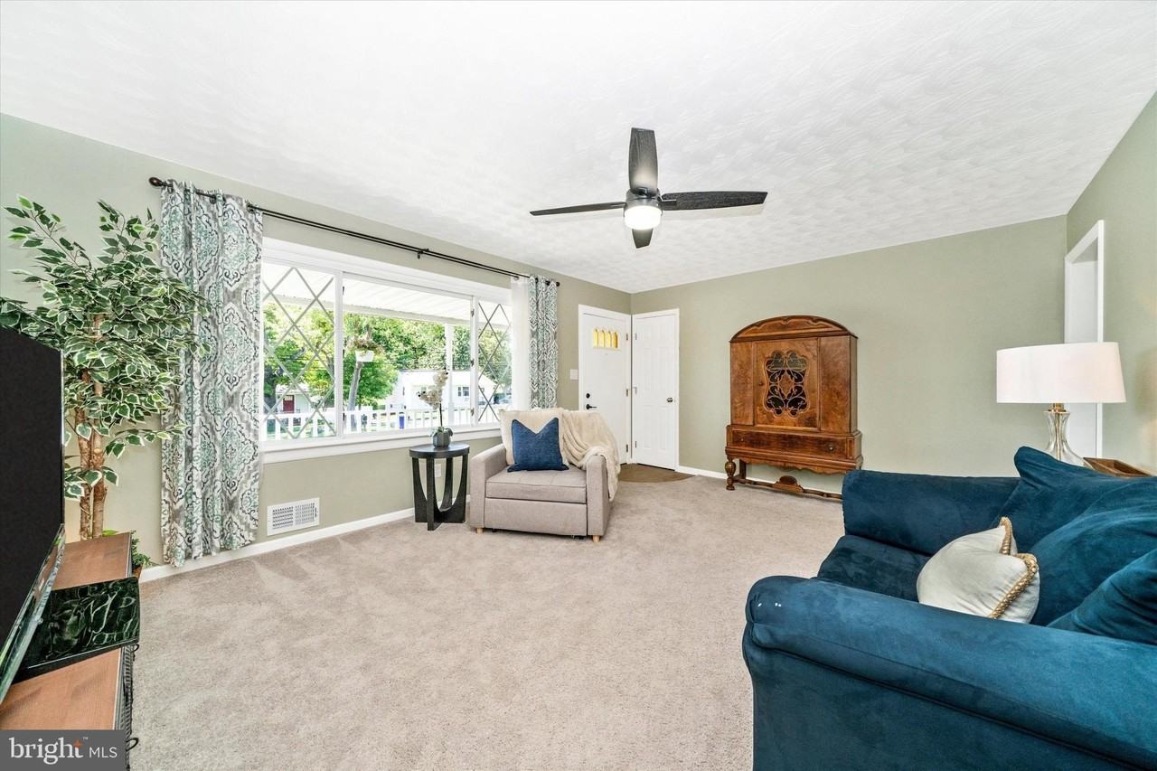 8409 Woodward St - Photo 5 of 50