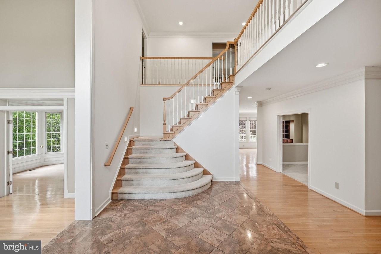 10417 Snow Point Dr - Photo 4 of 40