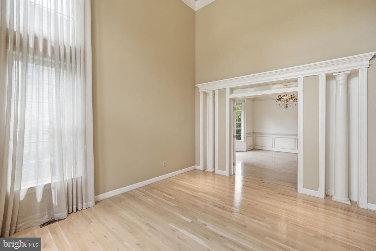 10417 Snow Point Dr - Photo 5 of 40