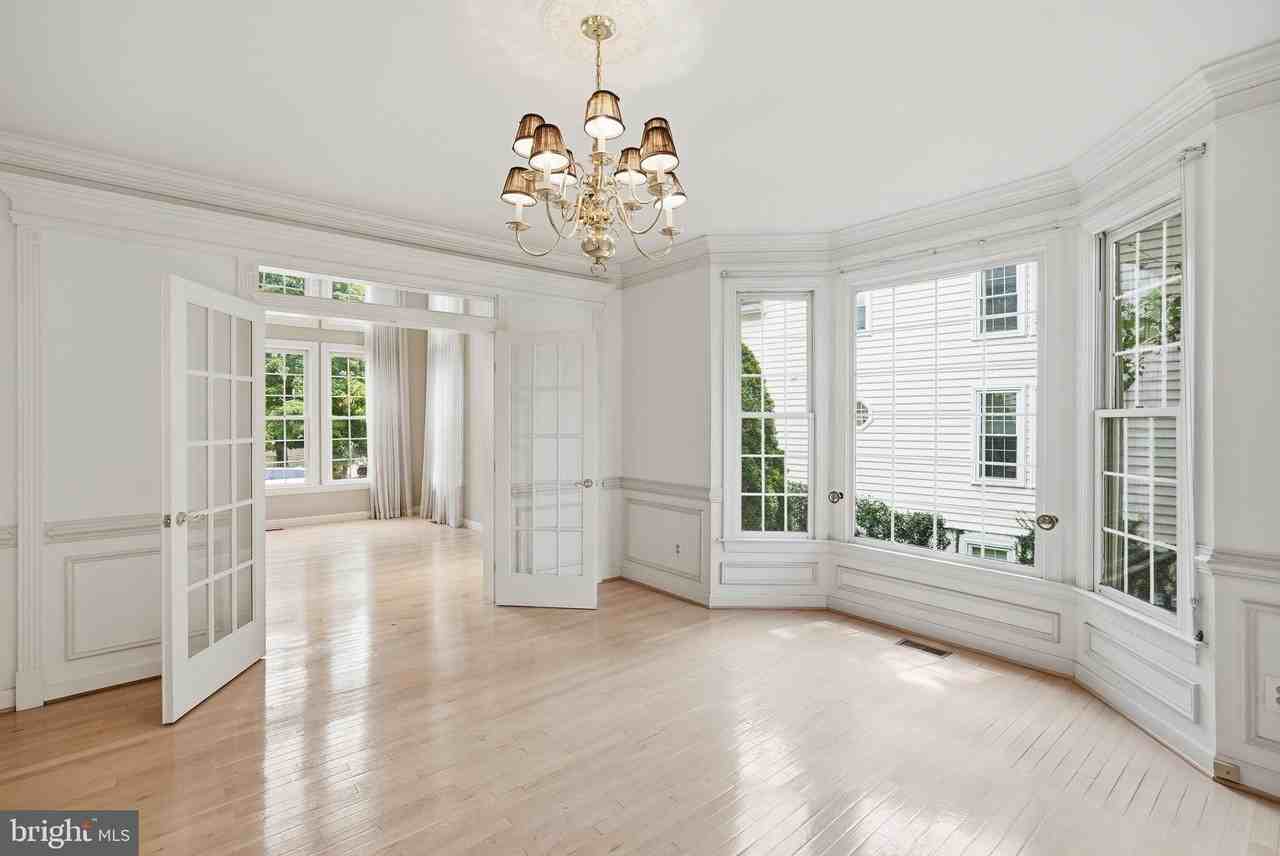 10417 Snow Point Dr - Photo 7 of 40