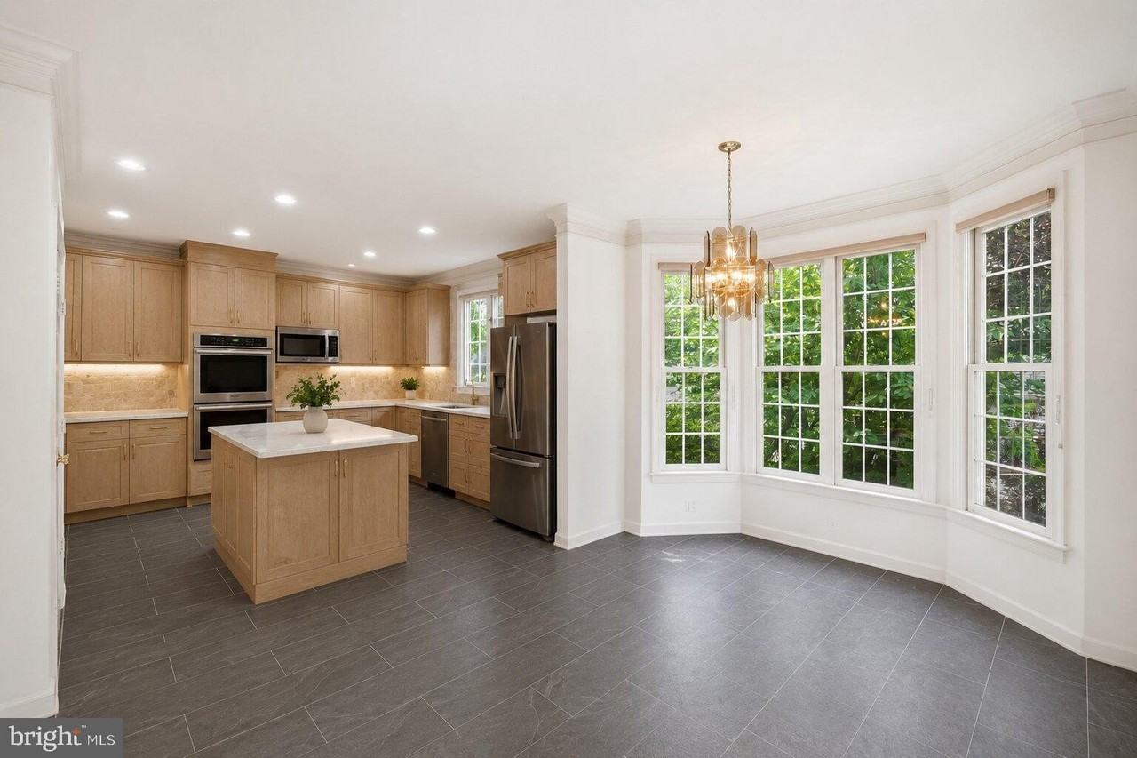 10417 Snow Point Dr - Photo 3 of 44
