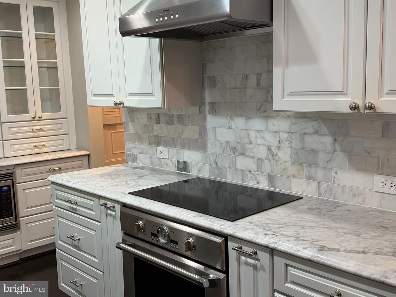 7301 Pinehurst Pkwy - Photo 3 of 33