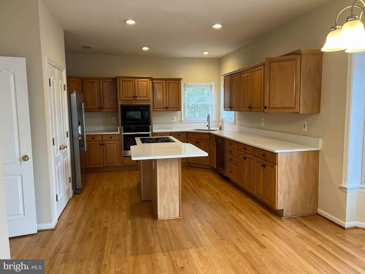 9425 Spruce Tree Cir - Photo 2 of 38