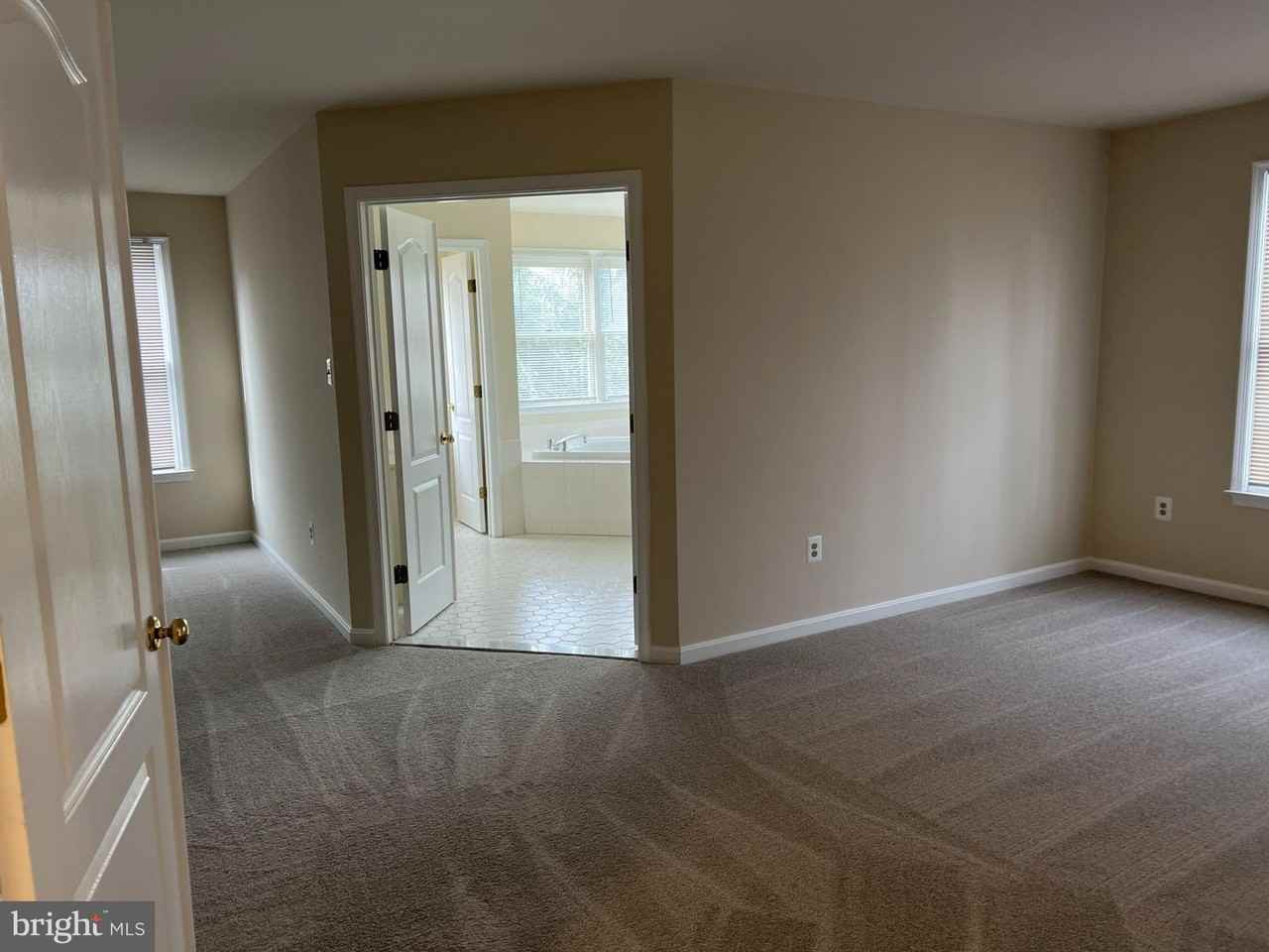9425 Spruce Tree Cir - Photo 7 of 38
