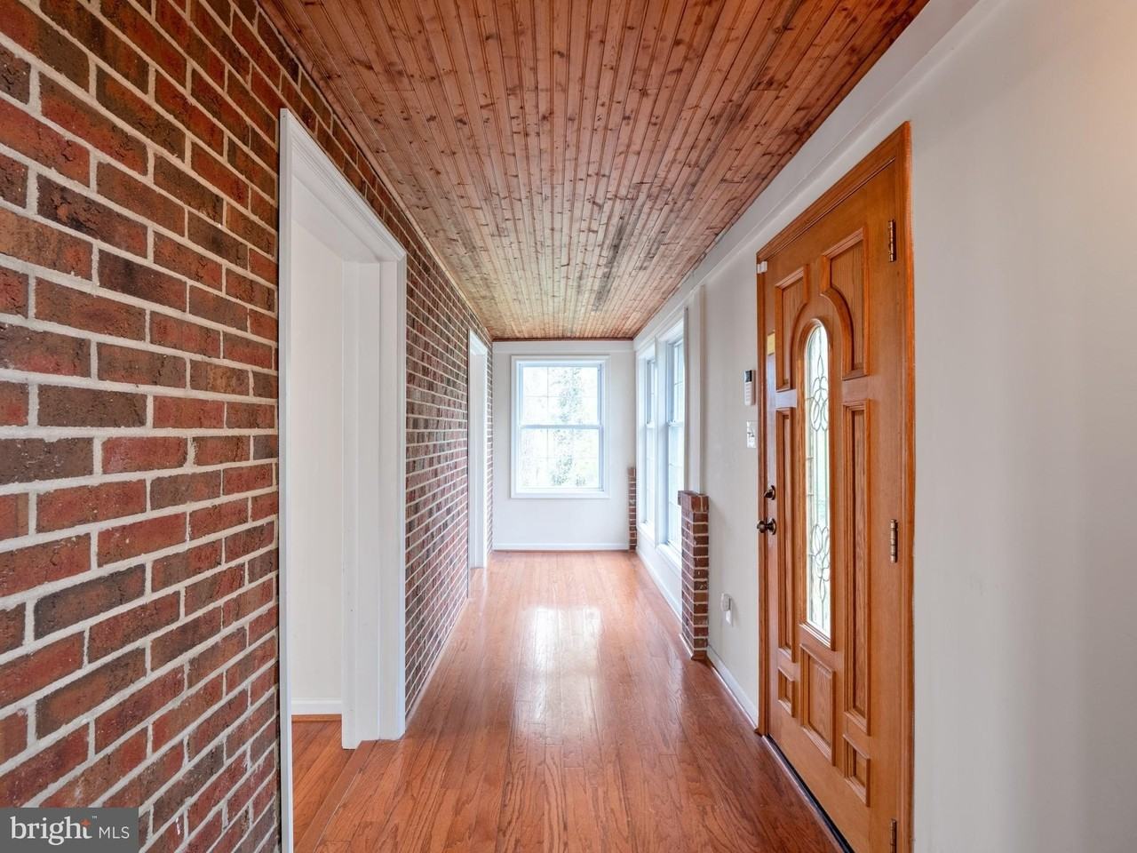 4907 37th Pl - Photo 4 of 48