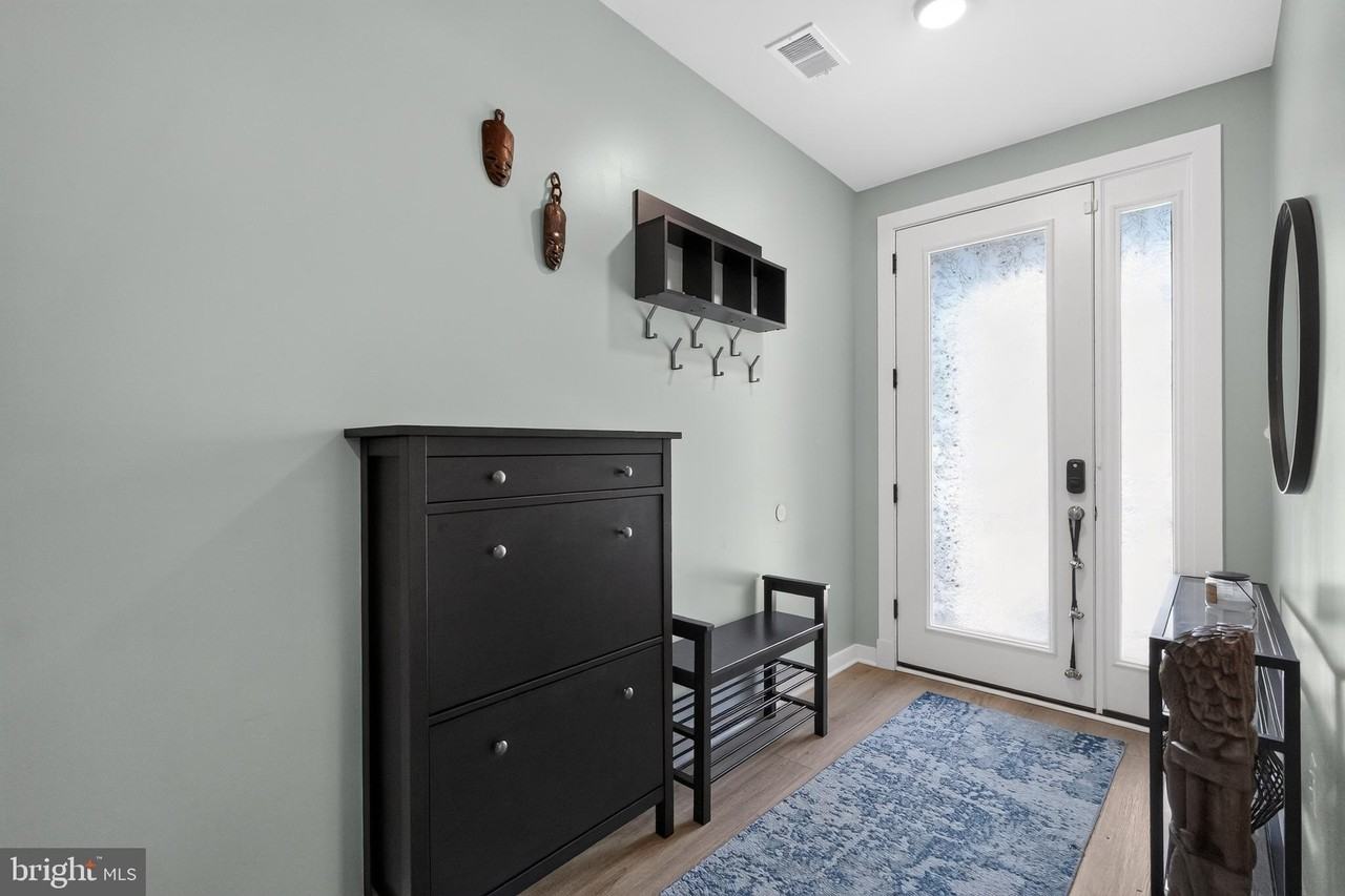 17139 Hardisty Way - Photo 4 of 30