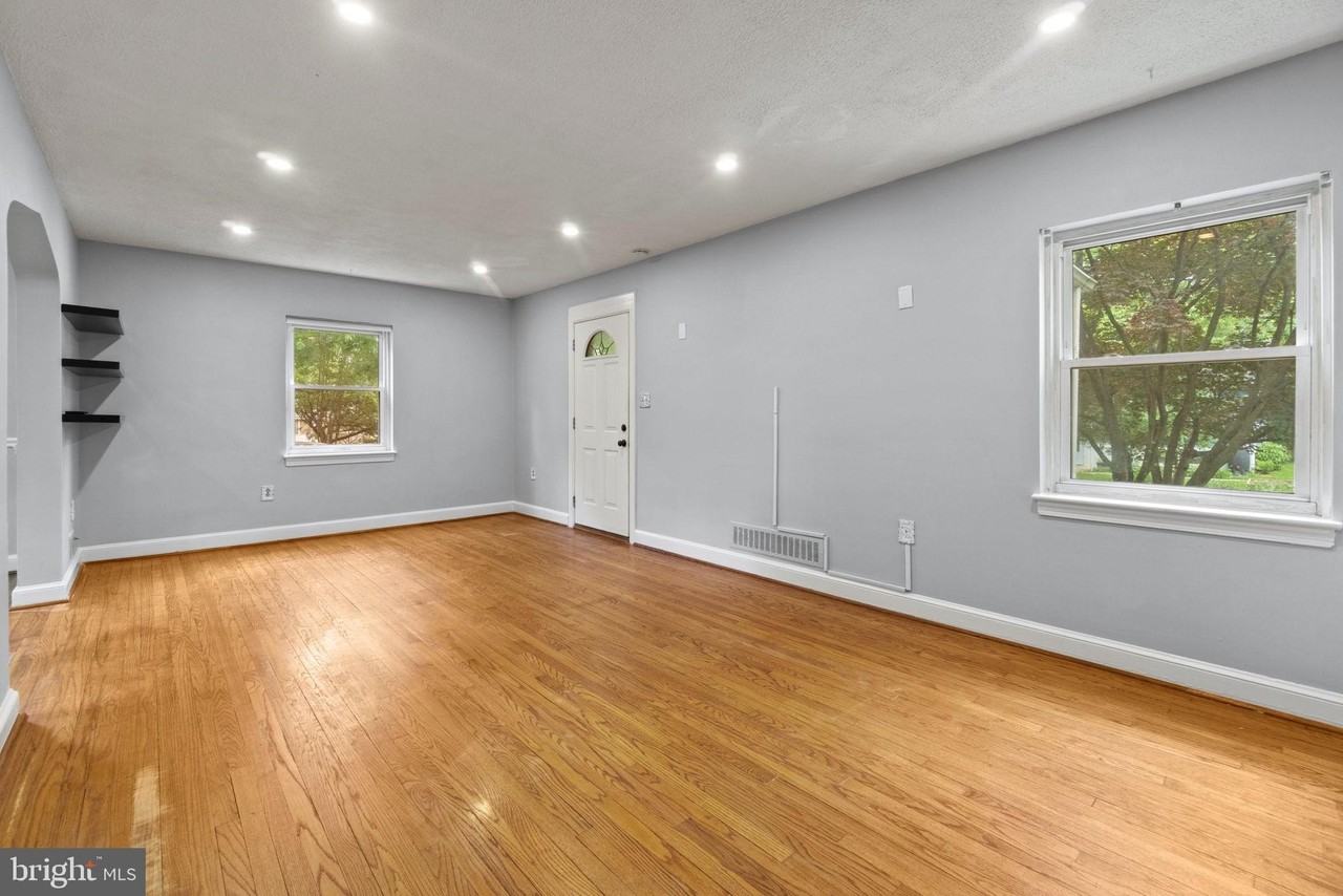 6014 39th Ave - Photo 4 of 19