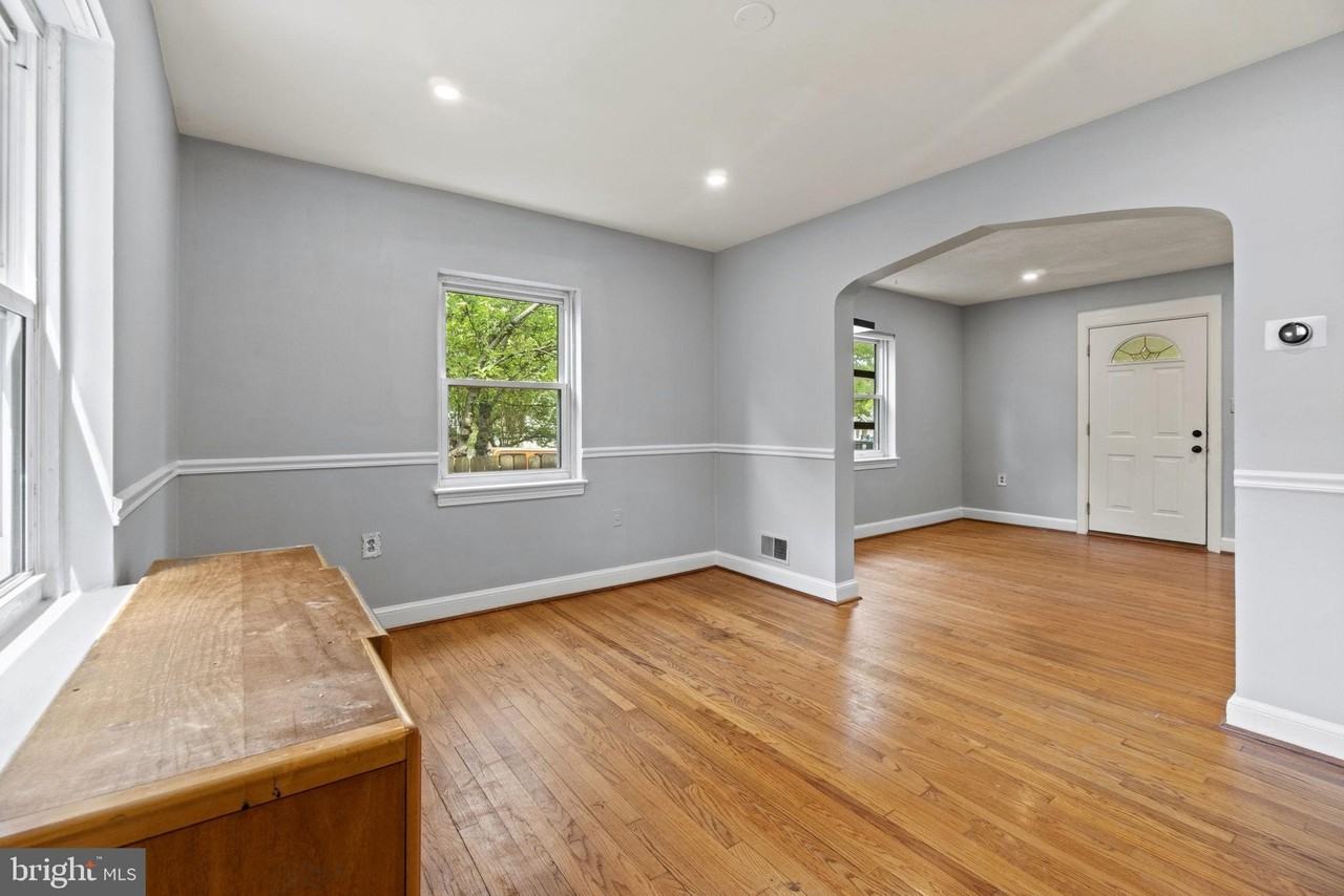 6014 39th Ave - Photo 6 of 19