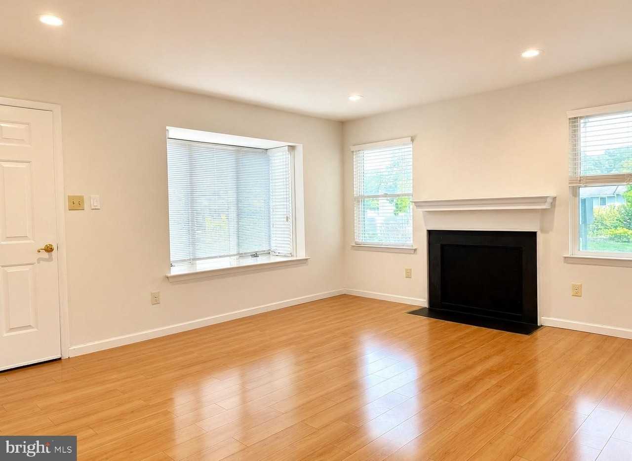 196 Jonathon Dayton Ct - Photo 2 of 9
