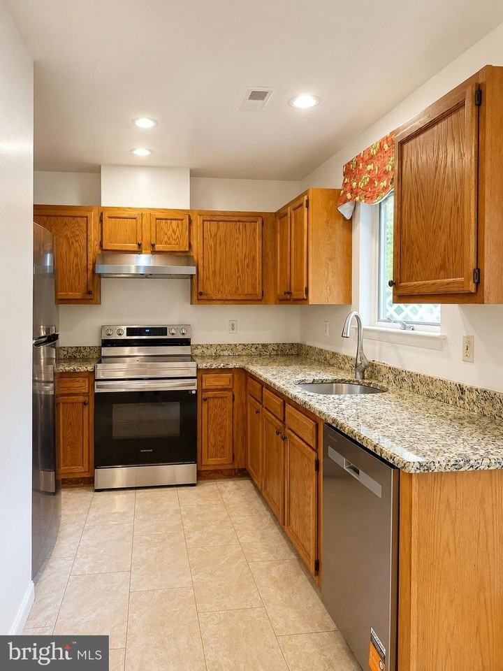 196 Jonathon Dayton Ct - Photo 4 of 9