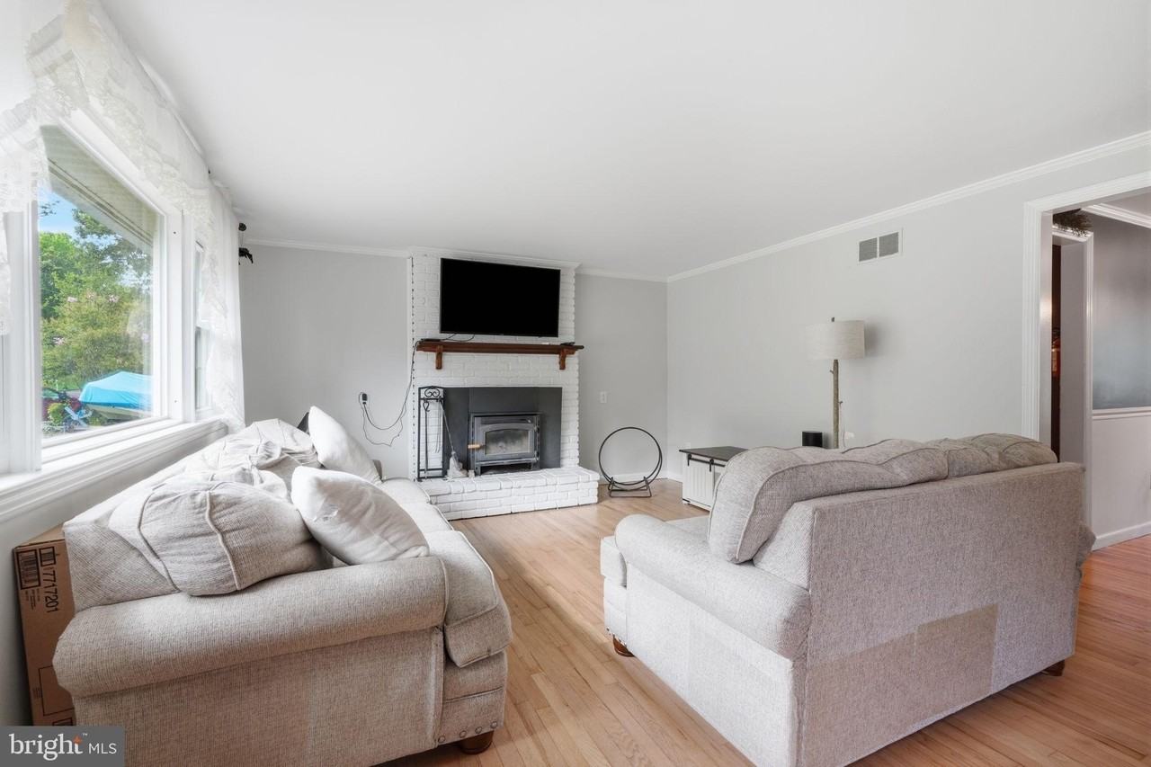 244 Federal City Rd - Photo 2 of 32
